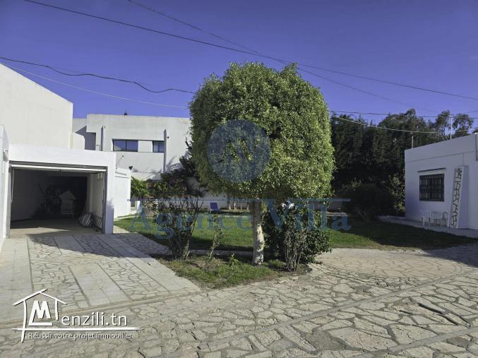 une grande villa à la soukra