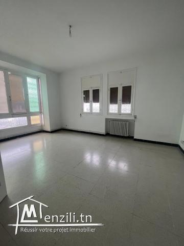 étage de villa a louer à Alain savary