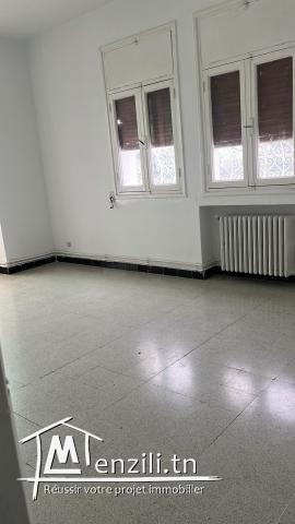 étage de villa a louer à Alain savary