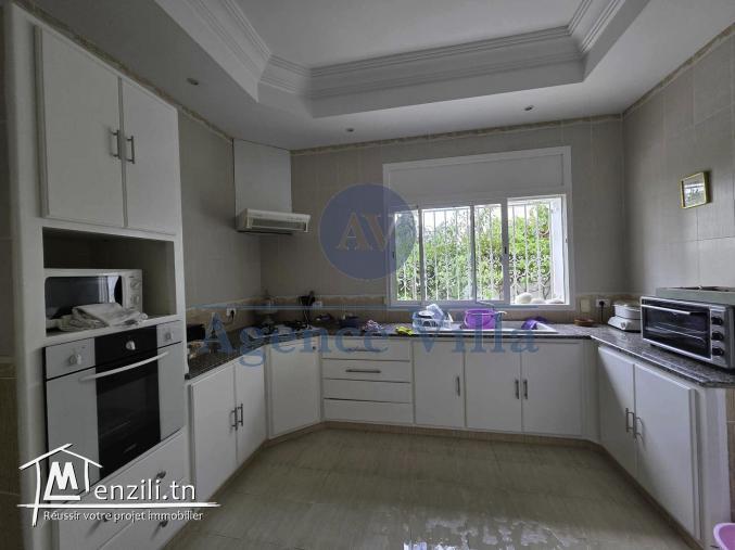 une villa s4 à gammarth avec piscine