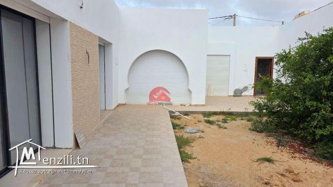 VILLA DE PLAIN-PIED À VENDRE À HOUMT SOUK DJERBA ZU - RÉF V713