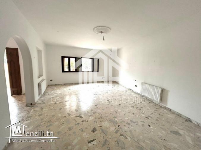 un rez-de-chaussée de villa S+3 avec jardin