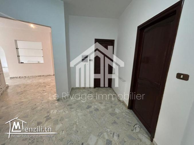 un rez-de-chaussée de villa S+3 avec jardin