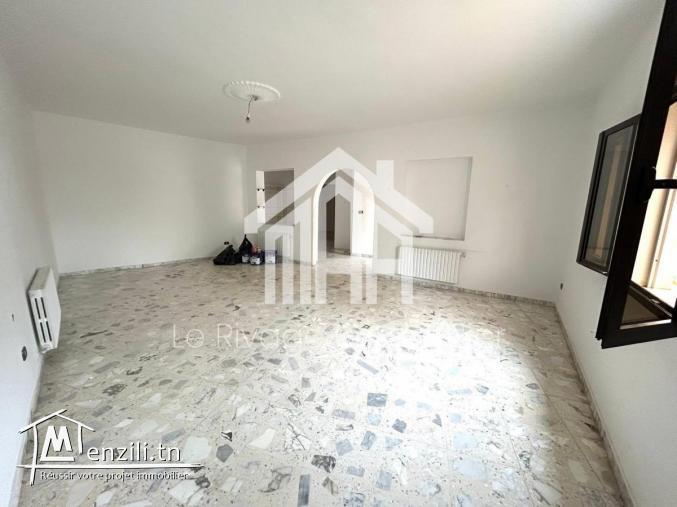 un rez-de-chaussée de villa S+3 avec jardin