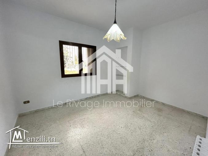 un rez-de-chaussée de villa S+3 avec jardin