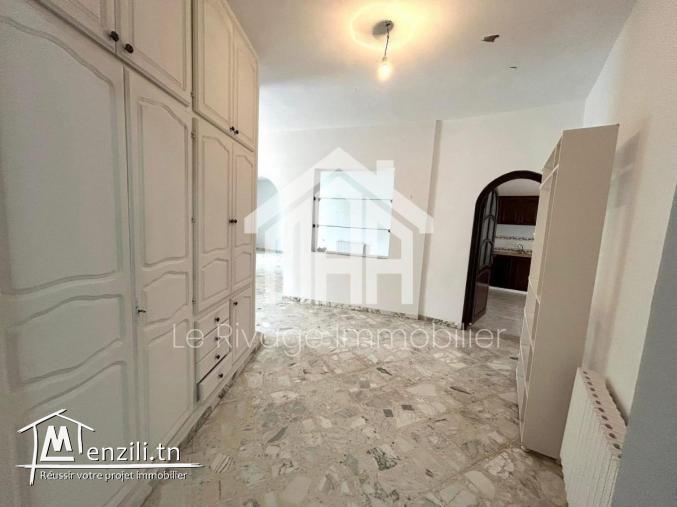 un rez-de-chaussée de villa S+3 avec jardin