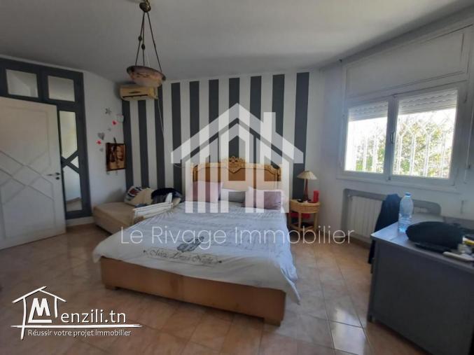 une villa de 500 m2 à la marsa