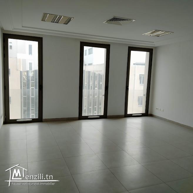 Super bureau 298 m² avec vue aeroport au lac 1