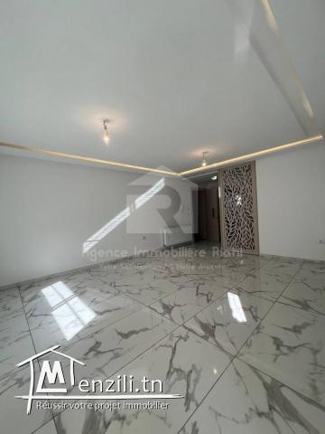 A VENDRE un appartement S+2 situé à sahloul 4