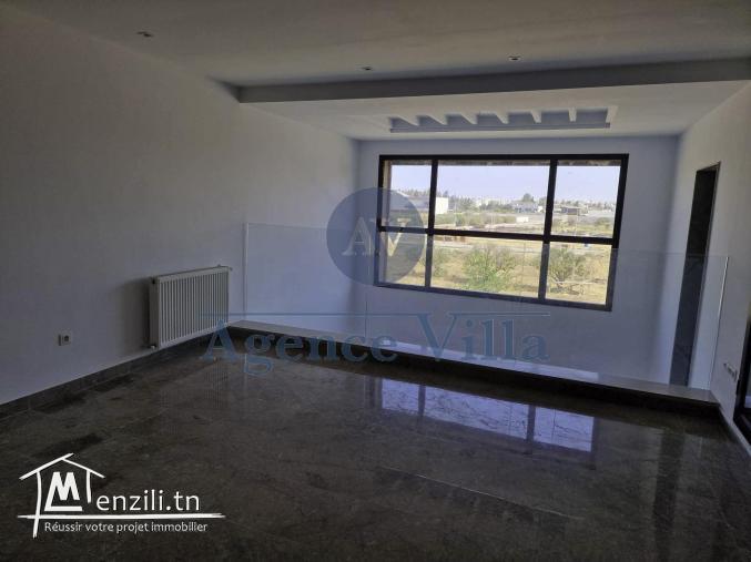 un triplex à la soukra