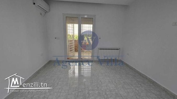 une villa à la soukra avec jardin