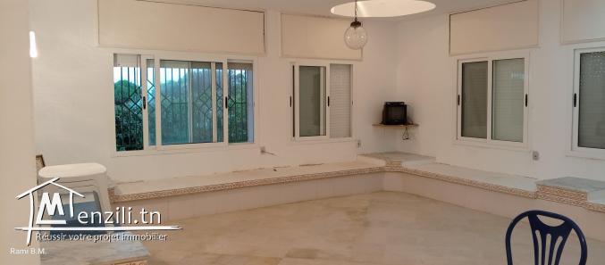 Une villa S+4 à la plage de Haouaria