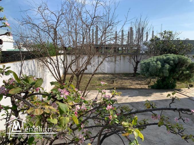 Belle maison S+2 avec jardin à Hammamet Sud à vendre 51355351