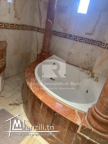 À LOUER (Court Durée) | Villa S+6 Pied dans l'Eau – Chatt Meriem, Sousse
