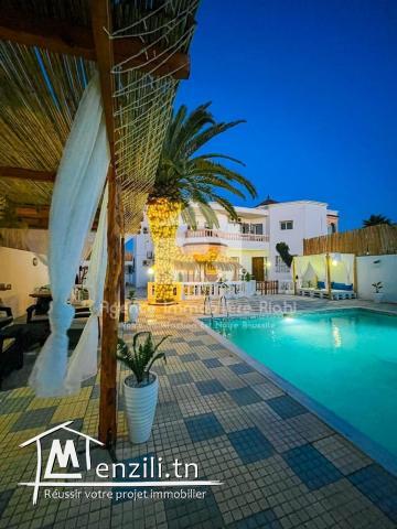 ? LOUER ?(Par Jour) ? Luxueuse Villa S+5 avec piscine ,? Pied dans l'eau ? Chatt Meriem, Sousse