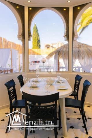 ? LOUER ?(Par Jour) ? Luxueuse Villa S+5 avec piscine ,? Pied dans l'eau ? Chatt Meriem, Sousse