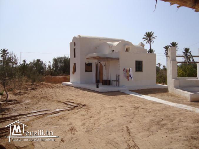 Terrain avec petite maison Titre