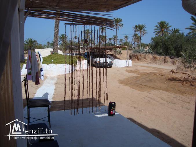 Terrain avec petite maison Titre