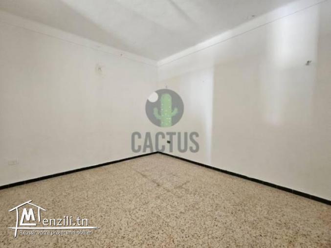 À vendre  Maison séparée en deux appartements à route de Tunis Nabeul.