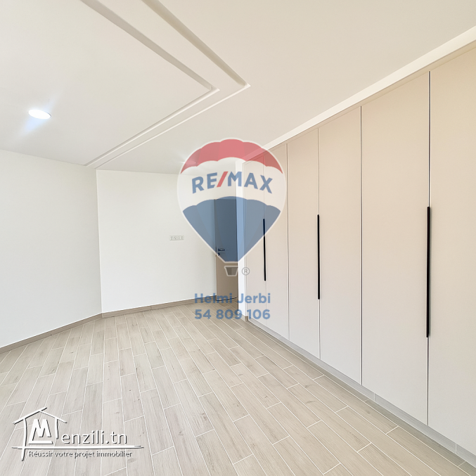 S+3 retapé à neuf à Ennasr à louer