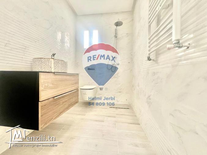 S+3 retapé à neuf à Ennasr à louer