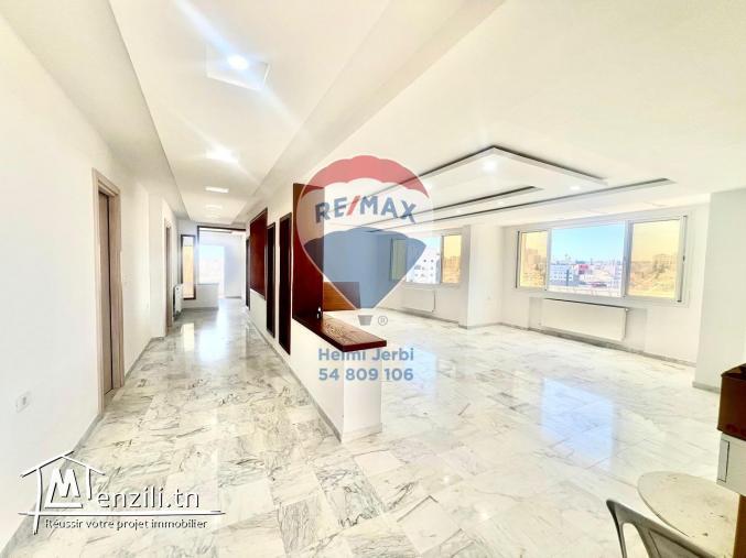 S+3 retapé à neuf à Ennasr à louer