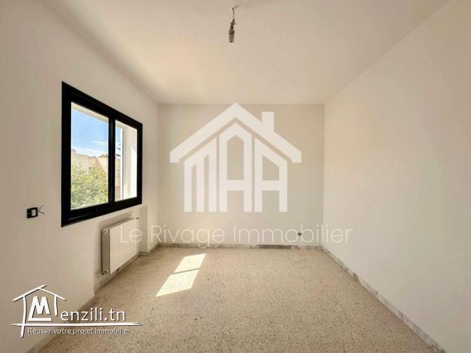 duplex jumelé des deux côtés situé à Marsa, cité Tabak