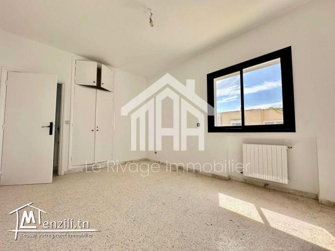 duplex jumelé des deux côtés situé à Marsa, cité Tabak