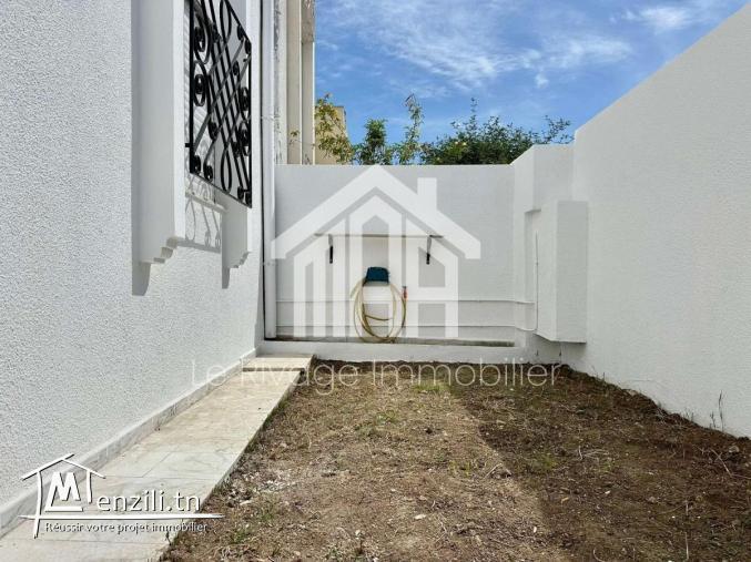 duplex jumelé des deux côtés situé à Marsa, cité Tabak