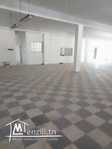 Local commercial à louer, environ 1000m2