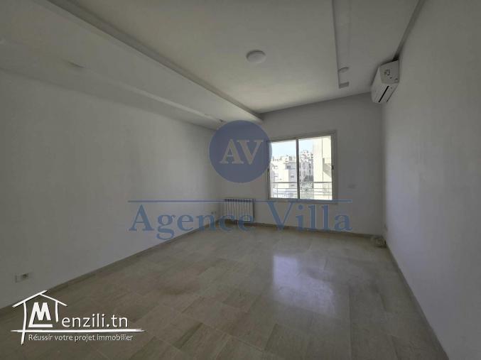 un bureau spacieux au lac2