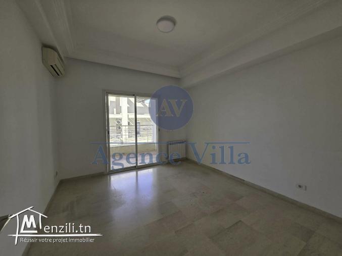 un bureau spacieux au lac2