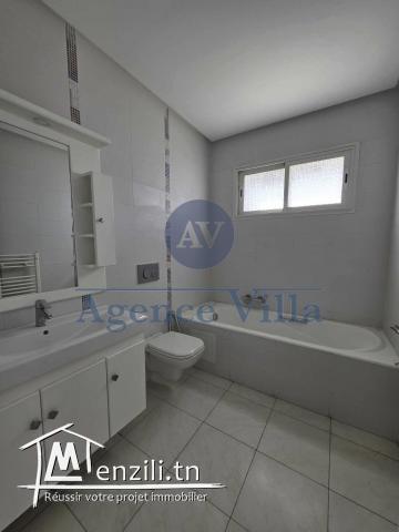 un bureau spacieux au lac2