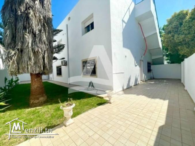 Location d'un RDC avec jardin à Gammarth