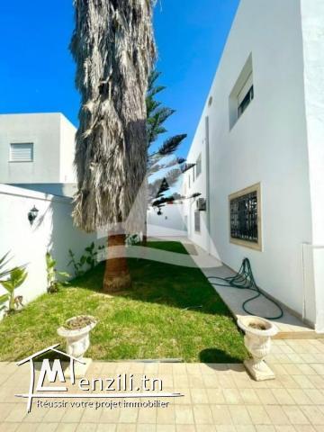 Location d'un RDC avec jardin à Gammarth