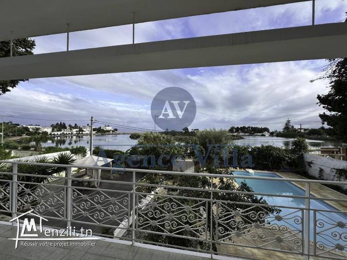 une grande villa s5 vue sur port punique