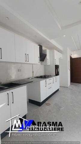 Un appartement s+2 à vendre de 150 m2