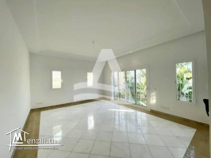 Location d'un triplex avec terrasse à Gammarth