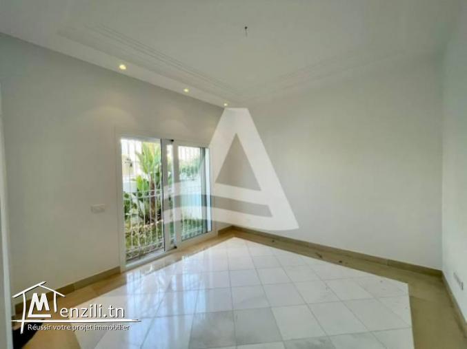 Location d'un triplex avec terrasse à Gammarth