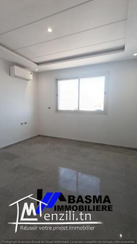 A VENDRE: Maison à Rénover R+3 - à 2 Pas de Route Touristique, Khezama