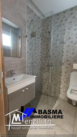 A VENDRE: Maison à Rénover R+3 - à 2 Pas de Route Touristique, Khezama