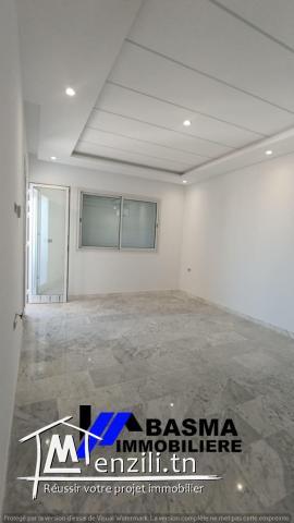 A VENDRE: Maison à Rénover R+3 - à 2 Pas de Route Touristique, Khezama