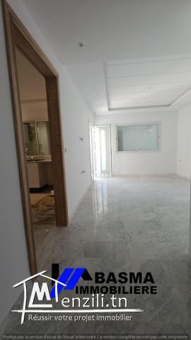 A VENDRE: Maison à Rénover R+3 - à 2 Pas de Route Touristique, Khezama