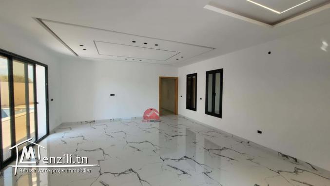 VILLA DE PLAIN-PIED AVEC PISCINE À HOUMT SOUK DJERBA ZA - RÉF V705