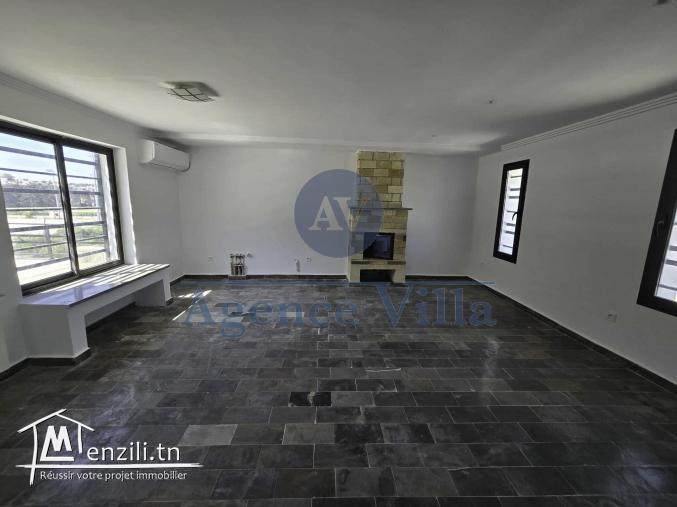 une villa à gammarth avec piscine