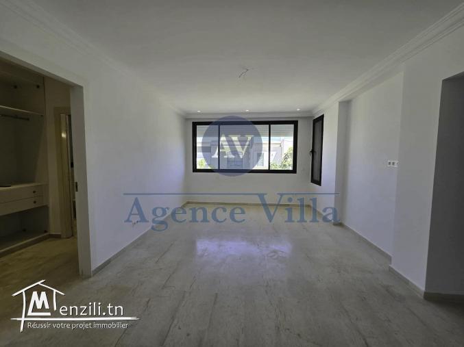 une villa à gammarth avec piscine