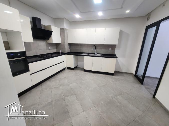 Grand S+3 Avec Chambre service jardin Carthage