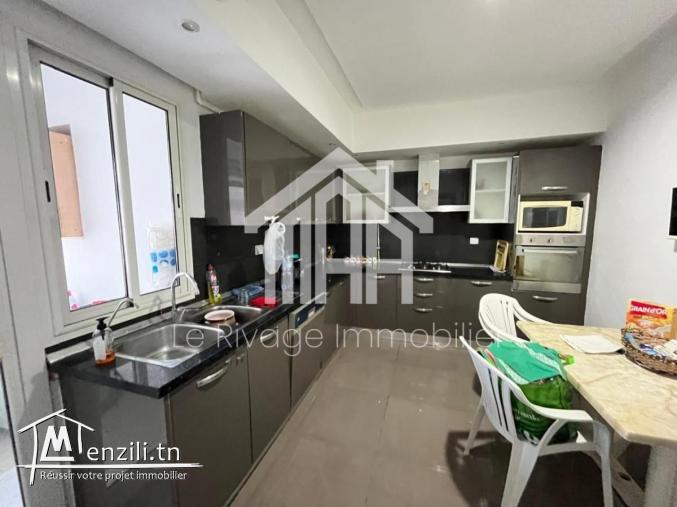 un appartement de 460 m2  avec jardin