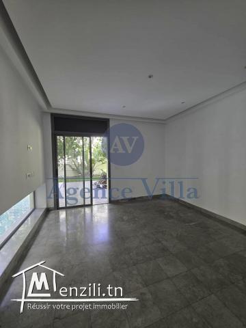 une villa avec piscine aux jardins de carthage