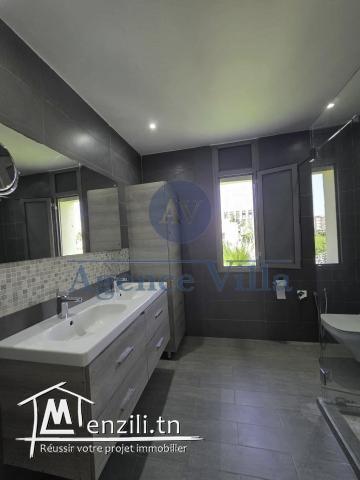 une villa avec piscine aux jardins de carthage